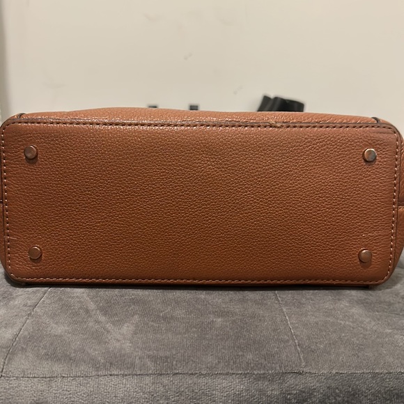 Preloved authentic Kate spade purse. Comes with Kate spade strap. 8/10 condition - Picture 3 of 6